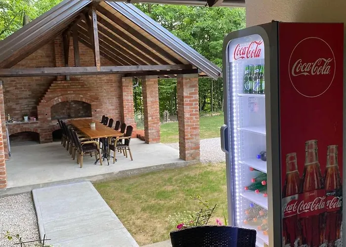 Vikendica Sssuma Vikendica